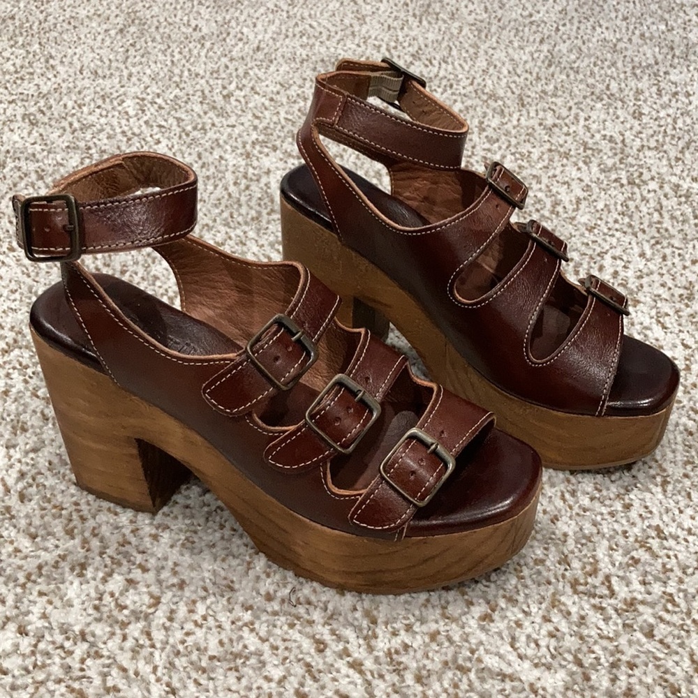 Bed Stu wooden Heels,these fit like a sz 6 IMO - Picture 2 of 11